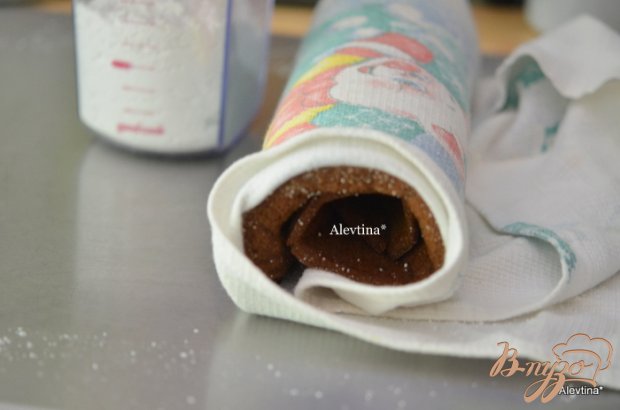 Шоколадный рулет с арахисовой начинкой Шоколадный рулет с арахисовой начинкой