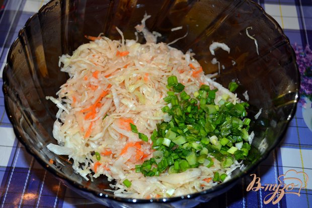 Зимний салат с квашеной капустой Зимний салат с квашеной капустой