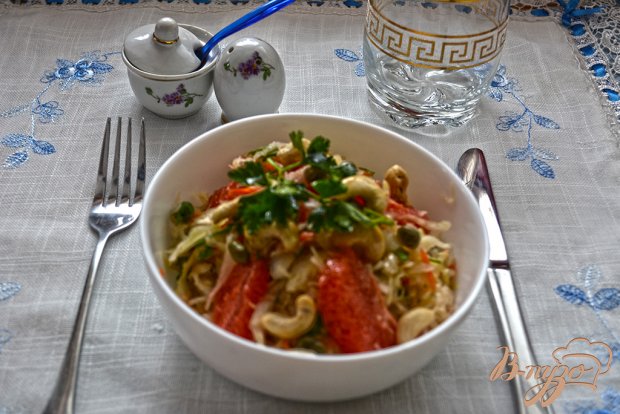 Зимний салат с квашеной капустой Зимний салат с квашеной капустой
