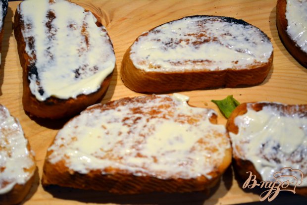 Тосты с яйцом и помидором Тосты с яйцом и помидором