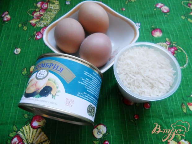 Быстрый пирог с консервами и рисом Быстрый пирог с консервами и рисом