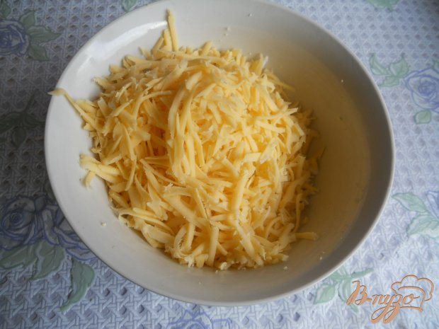 Салат сырный с молодым чесночком Салат сырный с молодым чесночком