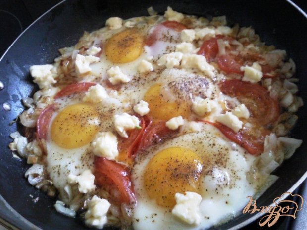 Яичница с овощами и брынзой Яичница с овощами и брынзой