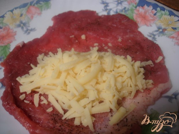 Свиные рулетики с сыром и чесноком Свиные рулетики с сыром и чесноком