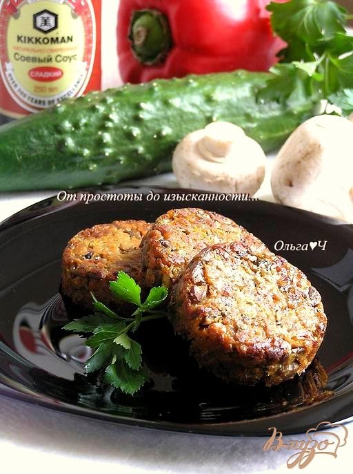 Соевые котлетки с грибами (в духовке) Соевые котлетки с грибами (в духовке)