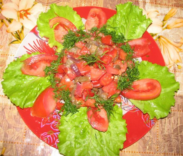 салат з помідорів і печених баклажанів. як приготувати з фото