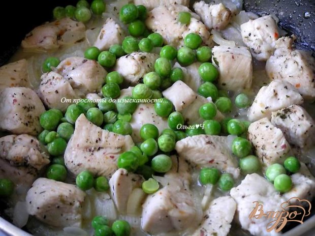 Спагетти с курицей, зеленым горошком и итальянскими травами Спагетти с курицей, зеленым горошком и итальянскими травами