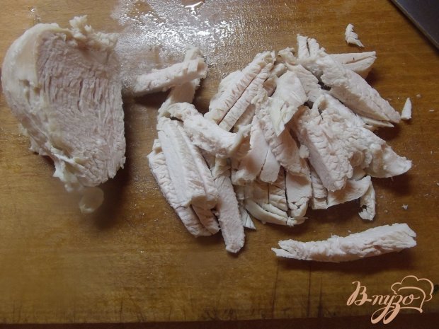 Салат из отварной курицы с брынзой Салат из отварной курицы с брынзой