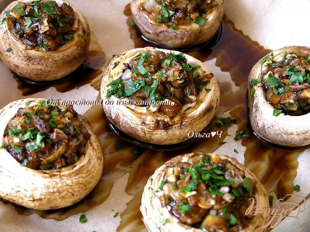 Печеные шампиньоны с луком и соевым соусом Печеные шампиньоны с луком и соевым соусом