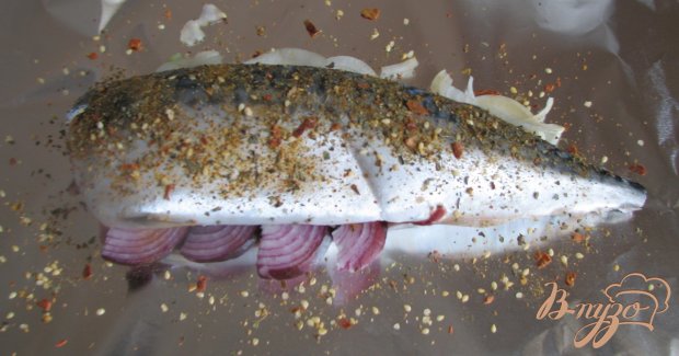 Скумбрия, запеченная в фольге с лимоном и специями Скумбрия, запеченная в фольге с лимоном и специями