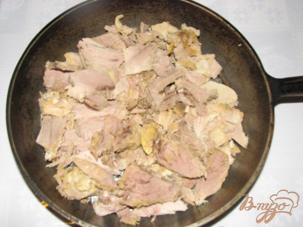 Мясо с овощами под сырной шапкой. Мясо с овощами под сырной шапкой.