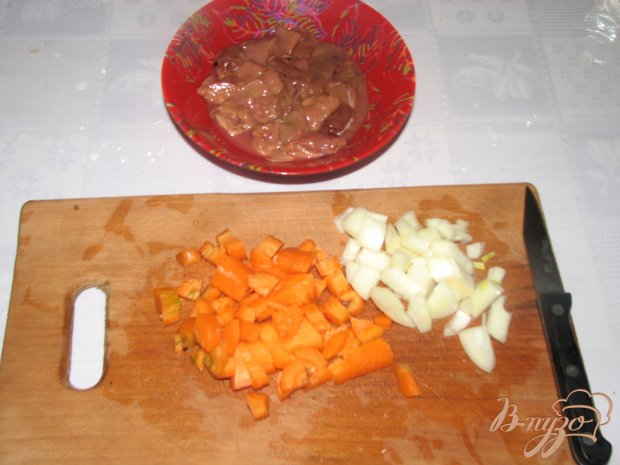 Куриная печенка тушеная с овощами Куриная печенка тушеная с овощами