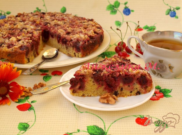 пиріг з вишнями, шоколадом і горіхами. як приготувати з фото