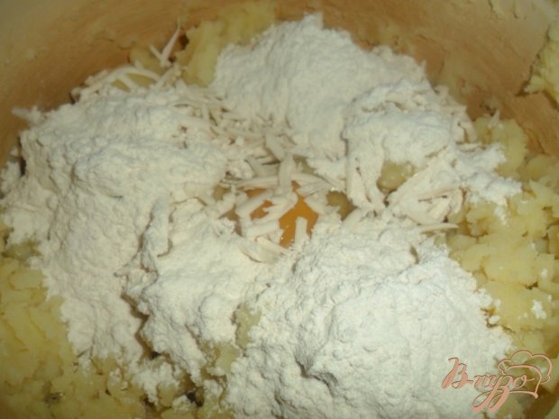 Картофельные пирожки с сыром Картофельные пирожки с сыром