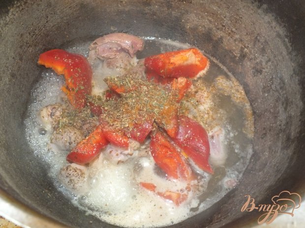 Салат из куриных сердец и желудков с перцем Салат из куриных сердец и желудков с перцем