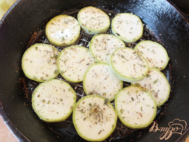 Пицца грибная с печеной курицей и сыром дор-блю Пицца грибная с печеной курицей и сыром дор-блю