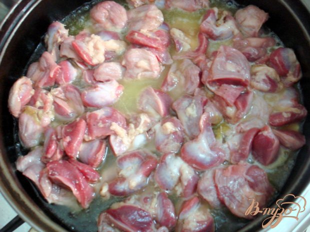 Капуста тушёная с куриными желудочками Капуста тушёная с куриными желудочками