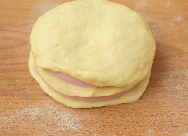 Булочки с колбасой Булочки с колбасой
