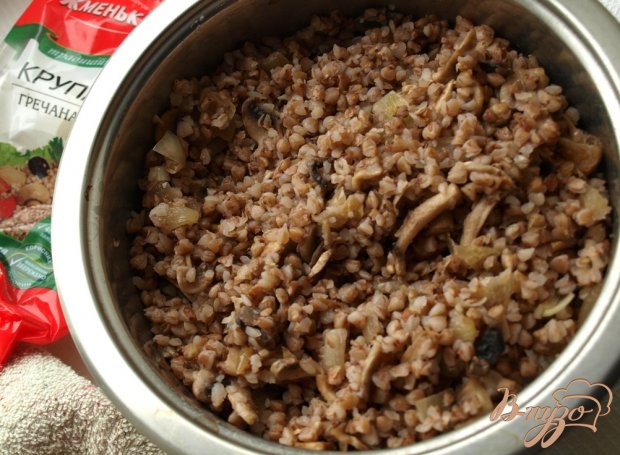Курица фаршированная гречкой с грибами и луком Курица фаршированная гречкой с грибами и луком