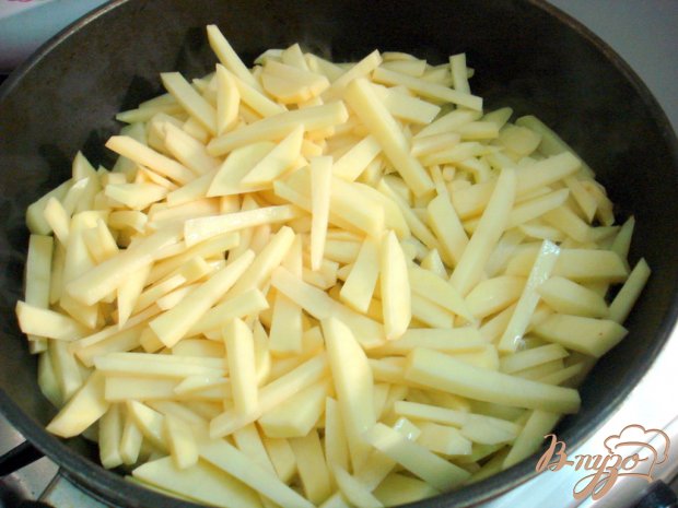 Жареный картофель с луком и чесноком Жареный картофель с луком и чесноком