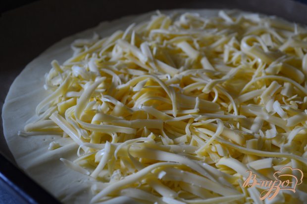 Закусочная лепешка с сыром, инжиром и маринованным луком Закусочная лепешка с сыром, инжиром и маринованным луком