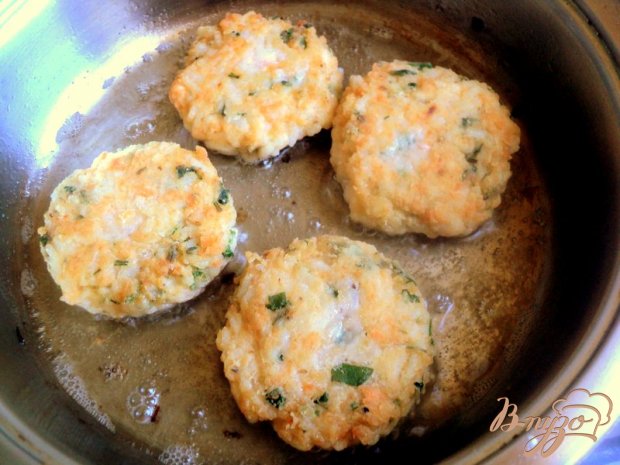 Котлеты рыбные с рисом и пикантным соусом Котлеты рыбные с рисом и пикантным соусом