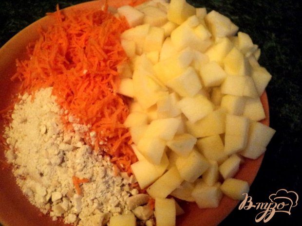 Морковный пряный пирог с фруктами Морковный пряный пирог с фруктами