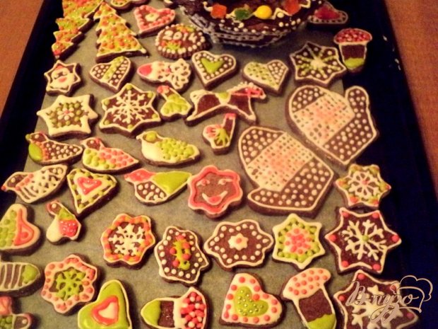 Корзинка и печенье из пряничного теста Корзинка и печенье из пряничного теста