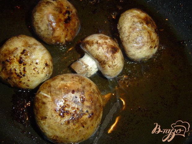 Сырный рулет с мясом и грибами Сырный рулет с мясом и грибами