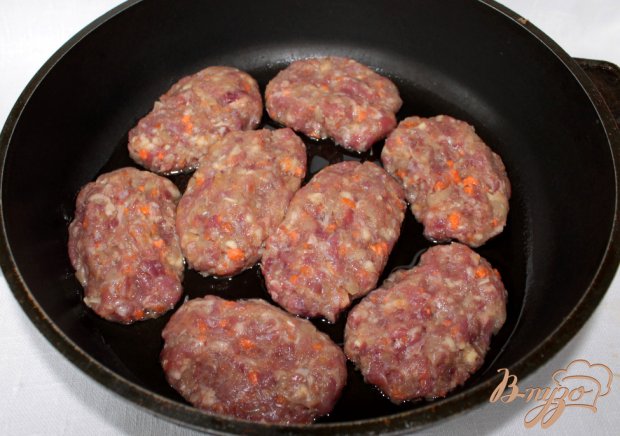 Говяжьи котлеты с овощами и сыром Говяжьи котлеты с овощами и сыром