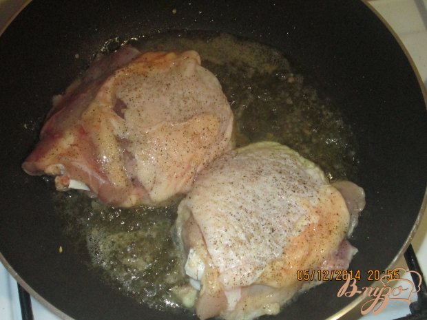 Жареные куриные бедра на сковородке Жареные куриные бедра на сковородке