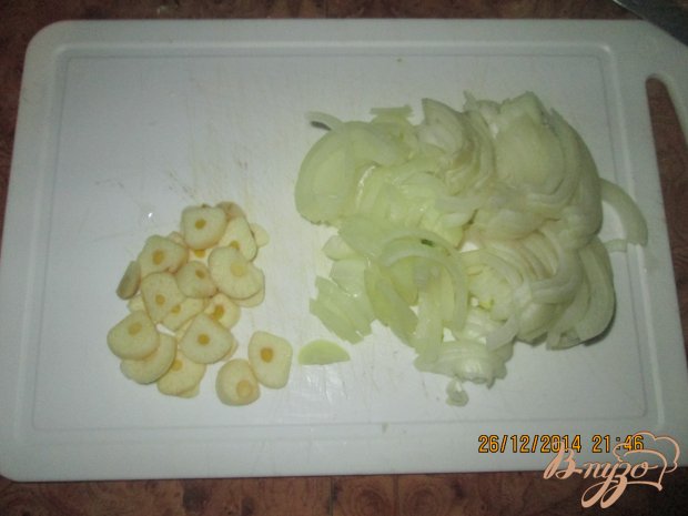 Жареная картошка с яйцом, луком и чесноком Жареная картошка с яйцом, луком и чесноком