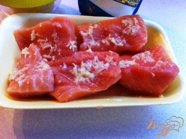 Запеченый лосось с картофелем и луком Запеченый лосось с картофелем и луком