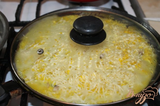 Куриный омлет с твердым сыром фаршированный грибами с луком Куриный омлет с твердым сыром фаршированный грибами с луком