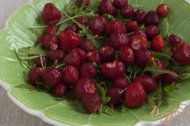 Салат с клубникой Салат с клубникой