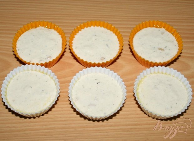 Кабачковые маффины с кедровыми орешками с соусом "Песто" из петрушки Кабачковые маффины с кедровыми орешками с соусом "Песто" из петрушки