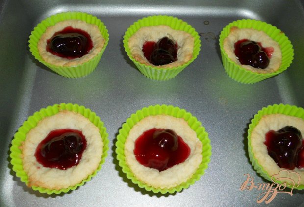 Песочные корзиночки с джемом и белковым кремом Песочные корзиночки с джемом и белковым кремом