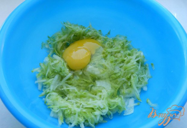 Кабачковые оладьи с сыром и колбасой Кабачковые оладьи с сыром и колбасой