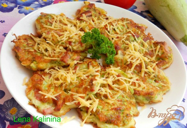 Кабачковые оладьи с сыром и колбасой Кабачковые оладьи с сыром и колбасой