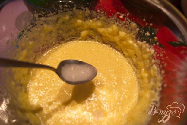 Домашний пирог с изюмом и яблоком Домашний пирог с изюмом и яблоком
