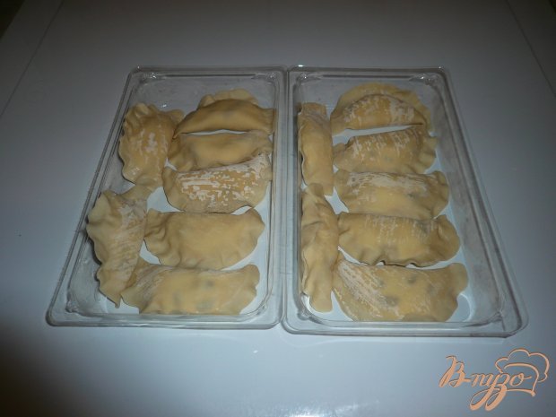 Вареники с творогом и изюмом Вареники с творогом и изюмом
