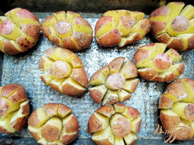 Запеченный картофель с соусом Запеченный картофель с соусом