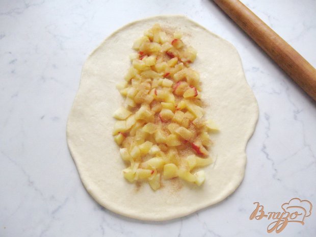 Сдобный пирог с яблоками и корицей Сдобный пирог с яблоками и корицей
