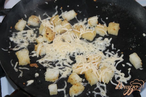 Суп пюре с гороха с окорочком и сырными гренками Суп пюре с гороха с окорочком и сырными гренками