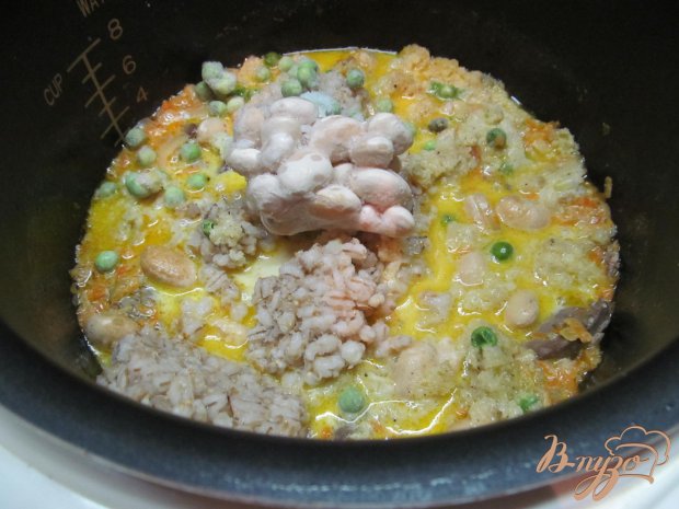 Куриная печень с фасолью и перловой кашей в сметане Куриная печень с фасолью и перловой кашей в сметане