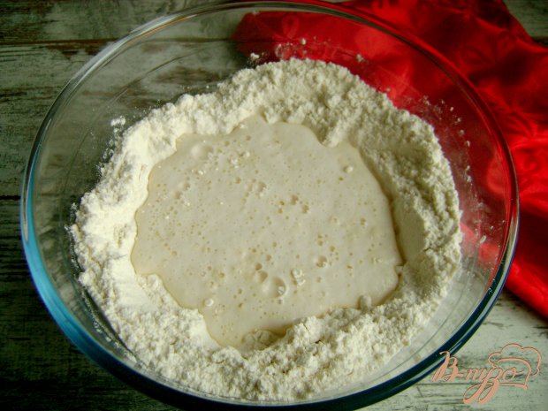 Печеные пирожки с картофелем и колбасой Печеные пирожки с картофелем и колбасой