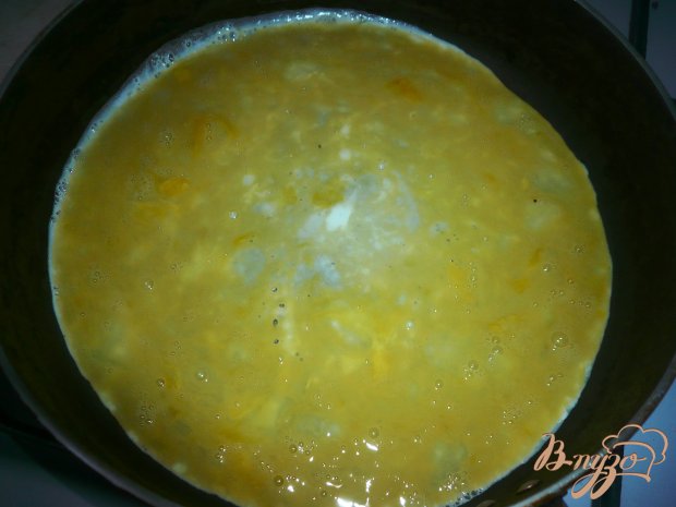 Салат из пекинской капусты с курицей и омлетным блинчиком Салат из пекинской капусты с курицей и омлетным блинчиком