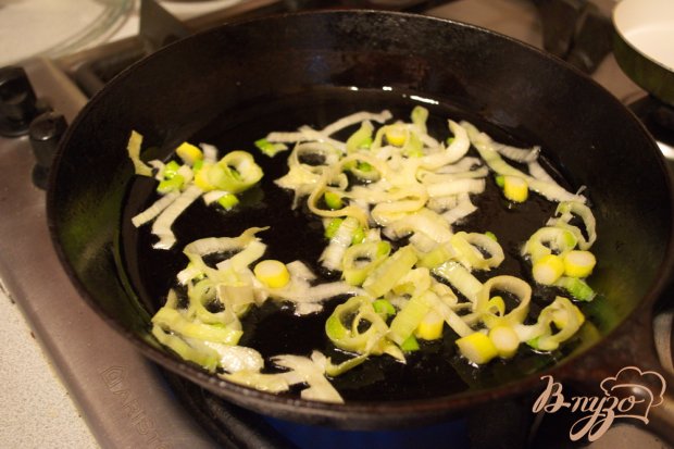 Курица запеченая с луковым сливочным соусом Курица запеченая с луковым сливочным соусом
