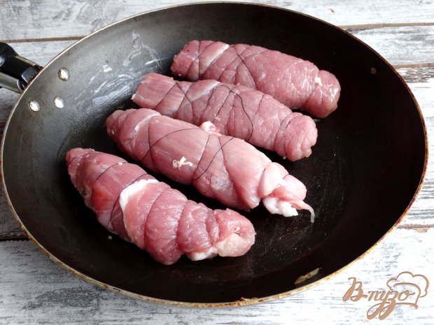 Мясные рулетики с курагой и сыром Мясные рулетики с курагой и сыром