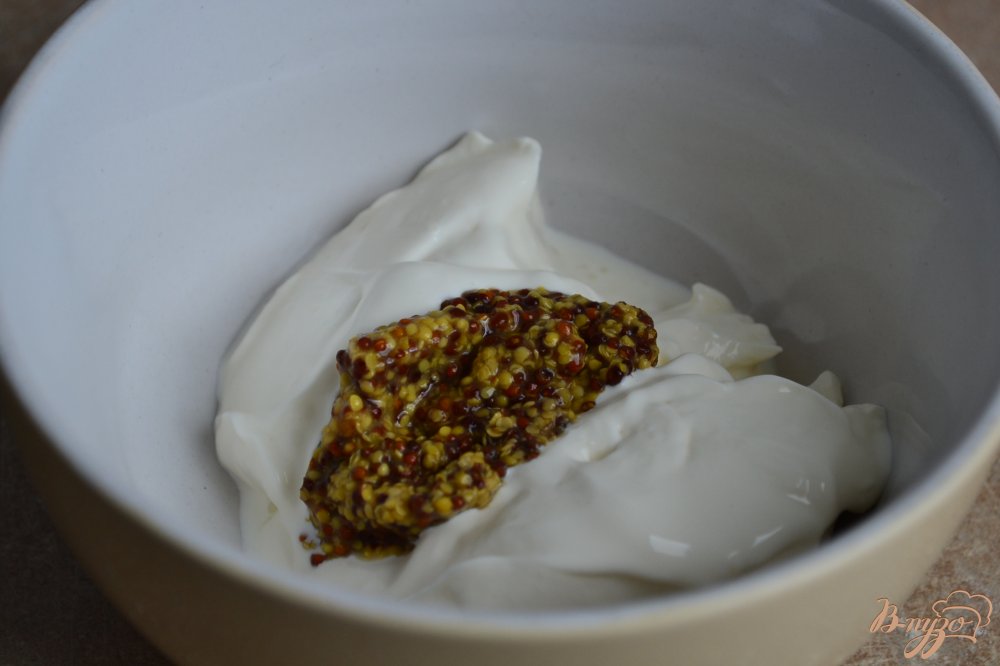 Закусочная лепешка с копчеными колбасками и луком Закусочная лепешка с копчеными колбасками и луком